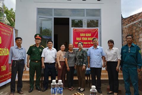 Bàn giao nhà tình nghĩa cho gia đình bà Trịnh Thị Thúy Tài - thôn 1 - xã Đăk Cấm năm 2023